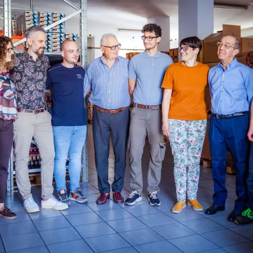 il team Agnelli Piero riunito nel magazzino prodotti